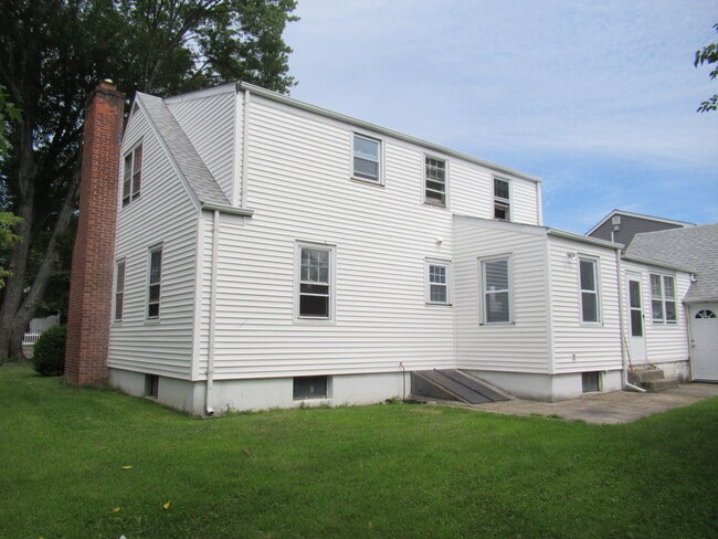 Building Photo - 625 Clark St