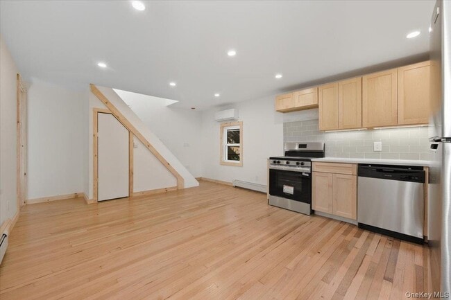 Building Photo - 132 A Raymond St