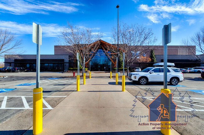 Building Photo - 2539 Bottle Brush Ave