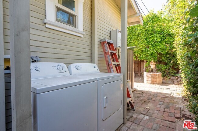 Building Photo - 4253 Fountain Ave