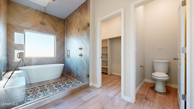 Building Photo - 500 La Entrada Cir