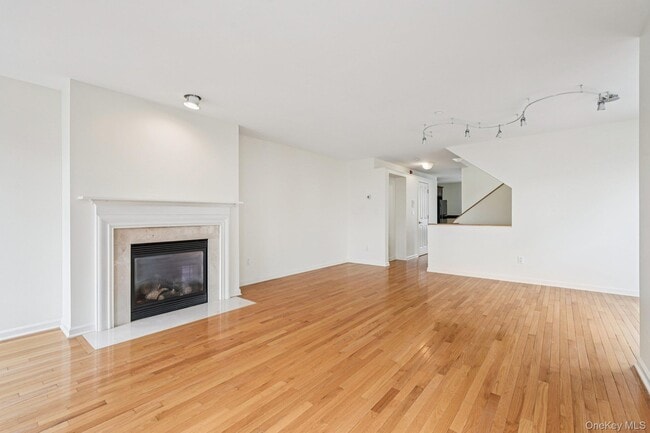 Building Photo - 2 Leeward Dr