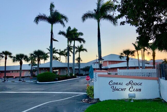 Building Photo - 2727 Yacht Club Blvd