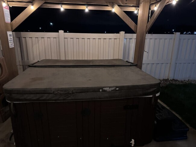 Building Photo - 304 Cliff Swallow Ave