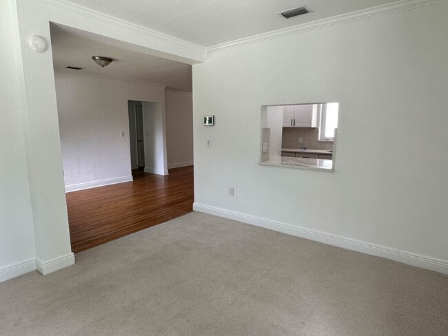 Den looking into dining room - 511 Loretto Ave