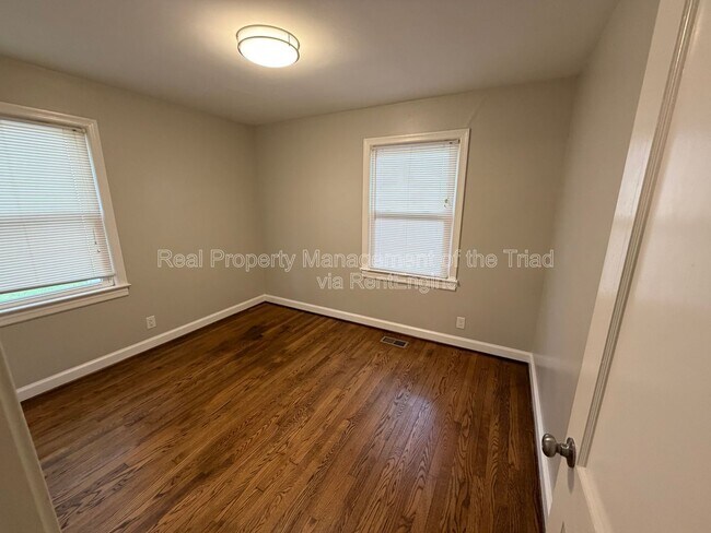 Building Photo - 2331 W Cornwallis Dr