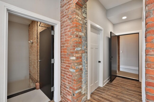 Building Photo - 370 S Washington Ave