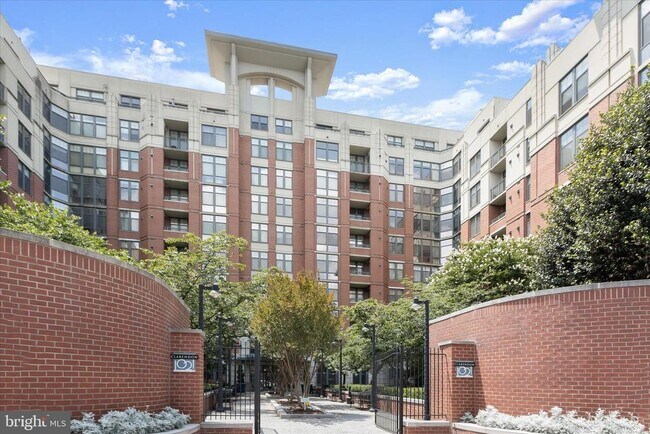 Building Photo - 1021 N Garfield St
