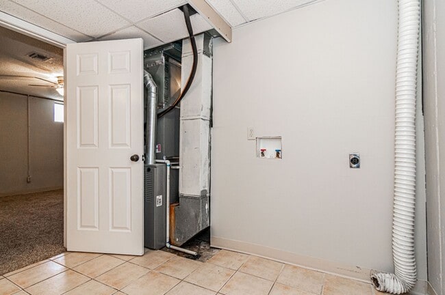 Building Photo - 1369 Parkside Dr