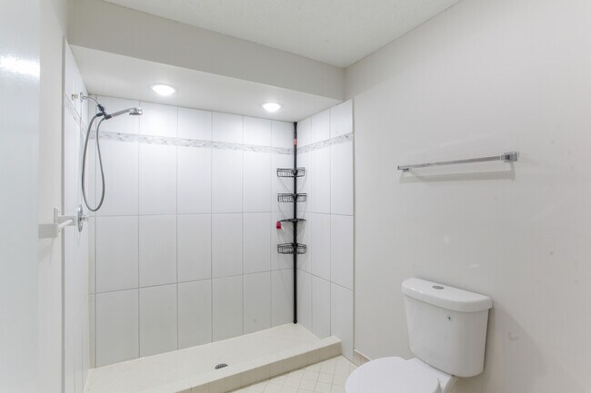 Building Photo - 6349 Oak Meadow Bend