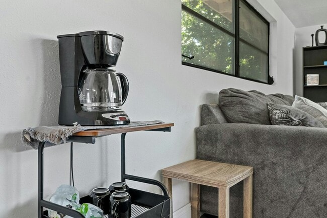 Building Photo - 919 Ave S SE