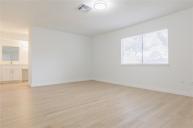 Building Photo - 3206 Cherry Creek Dr