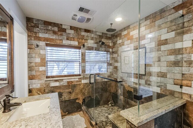 Building Photo - 8638 Oakford Dr