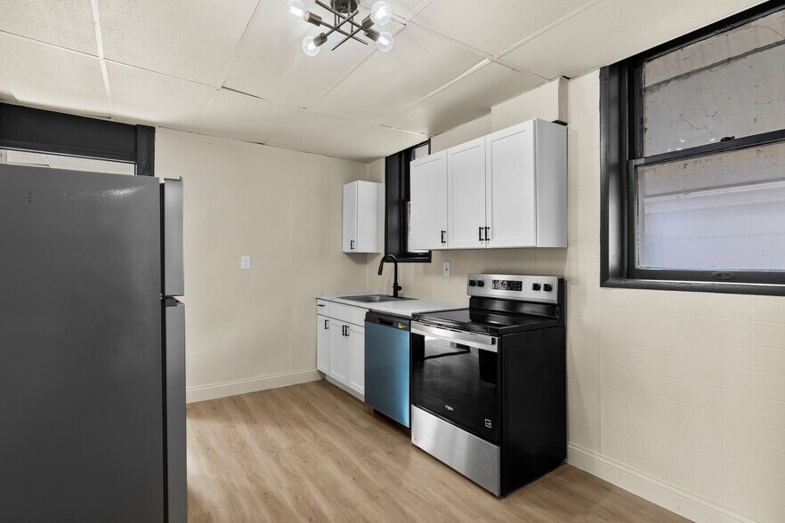 Building Photo - 3630 Tholozan Ave