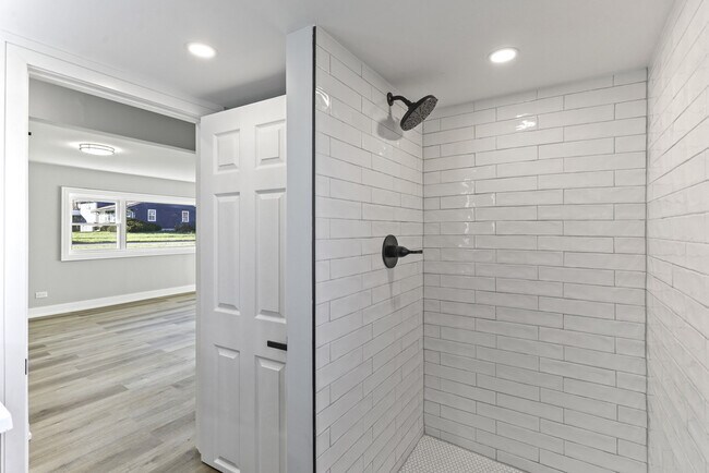 Building Photo - 8409 Newland Ave