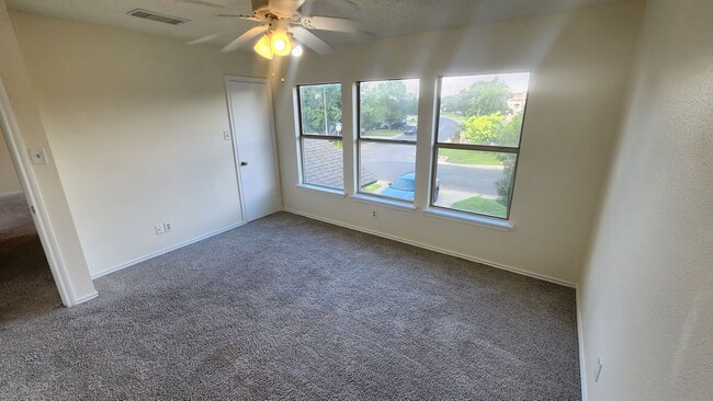 Building Photo - 3-bedroom 2.5 Bath Home in Converse