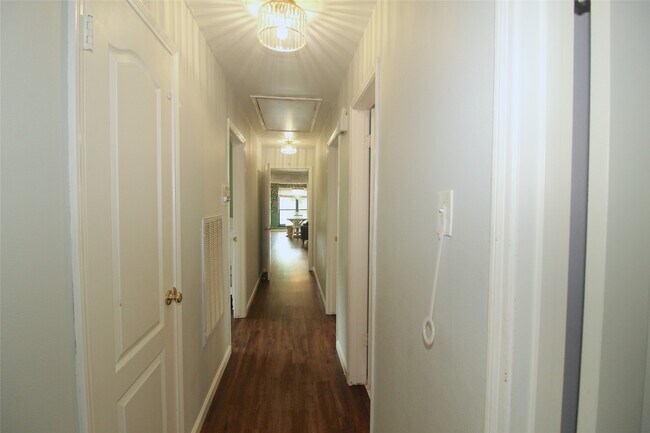 Building Photo - 1803 Oaklawn St