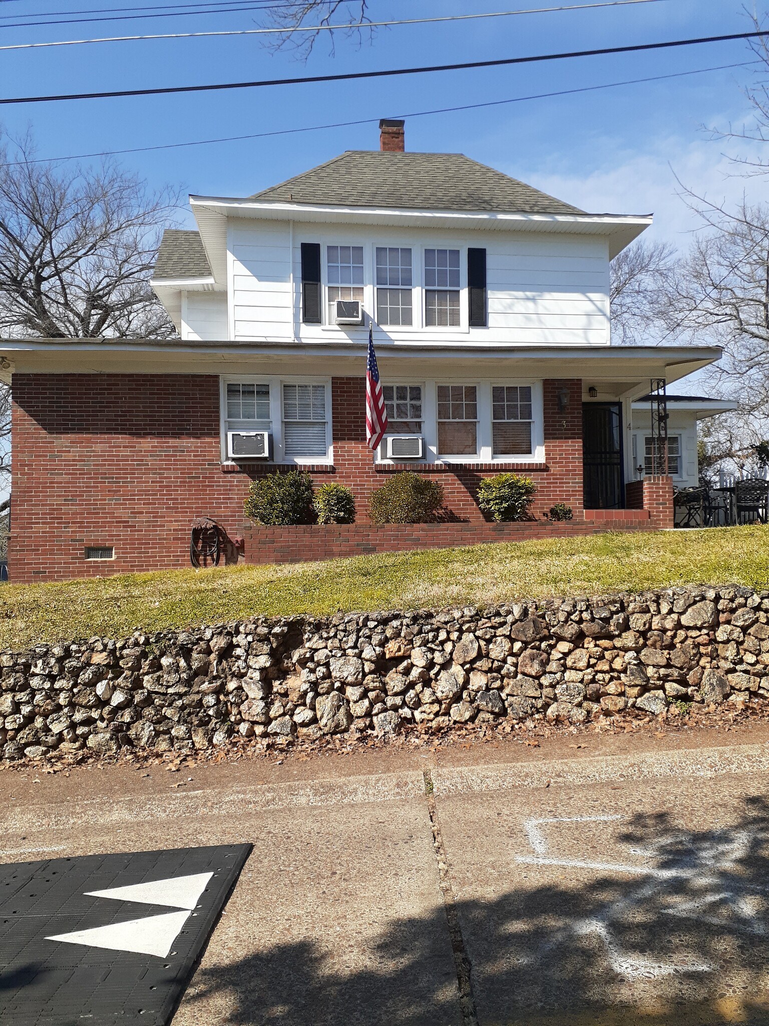 Building Photo - 115 S Crest Rd