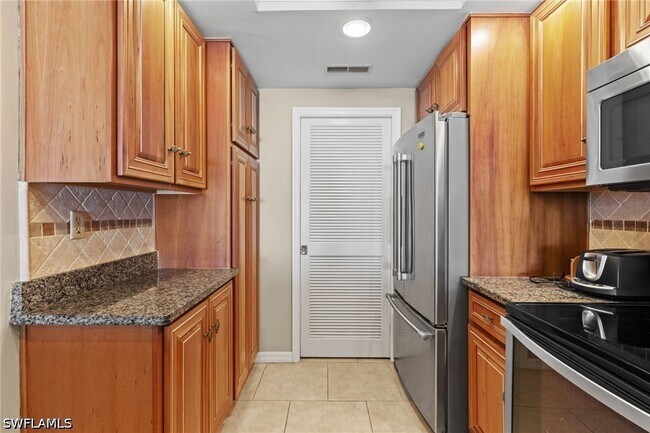 Building Photo - 25900 Hickory Blvd