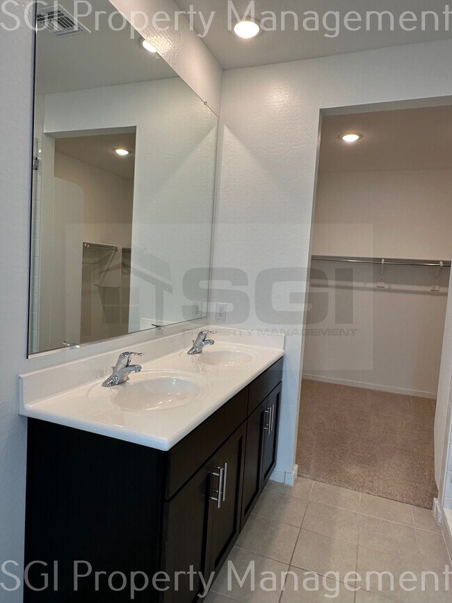 Building Photo - 22511 E Rosa Rd