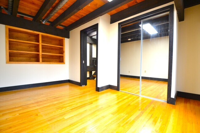 Building Photo - 36 Irving St