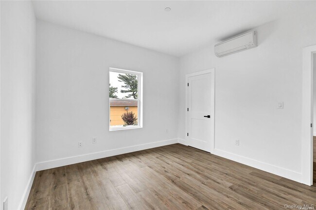 Building Photo - 533 Greenwich St