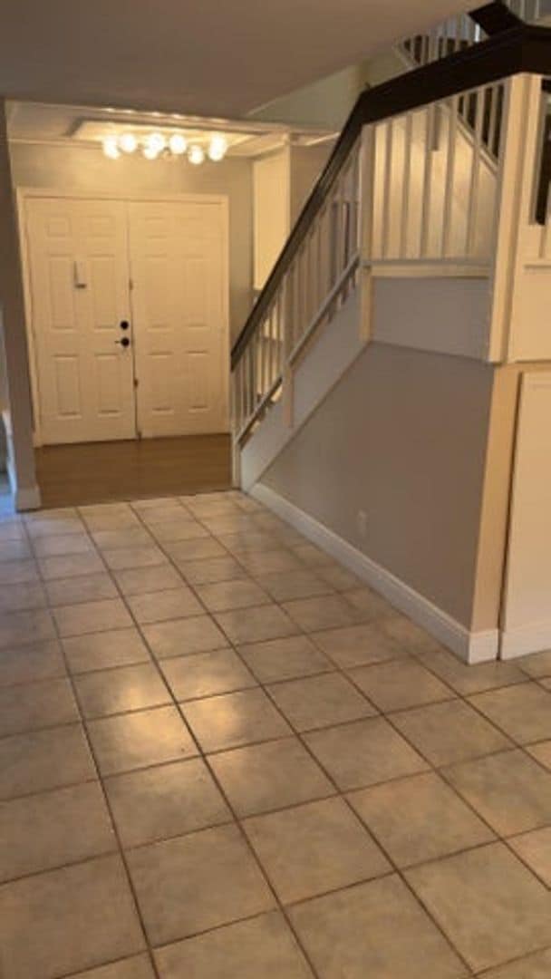 Building Photo - 5855-5855 Northpointe Ln