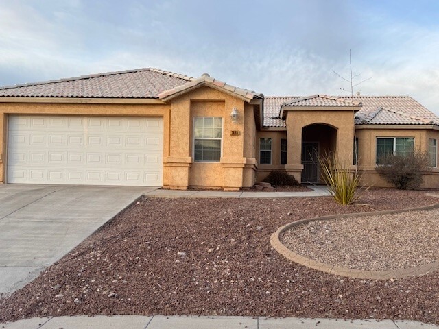 Building Photo - 2855 La Paloma Dr