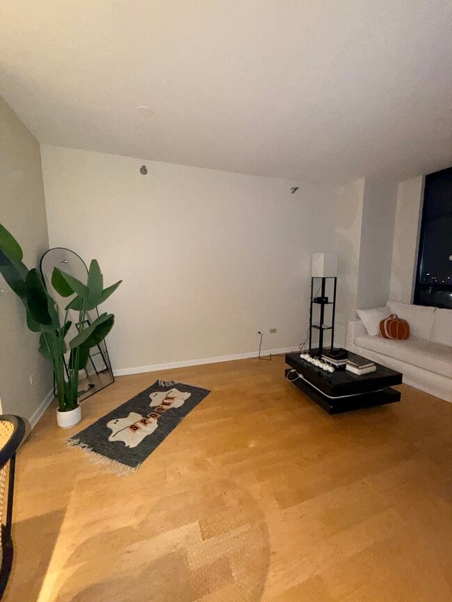 Building Photo - 1255 S State St