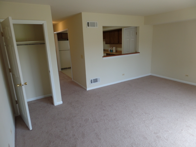 Building Photo - 315 Creekside Dr