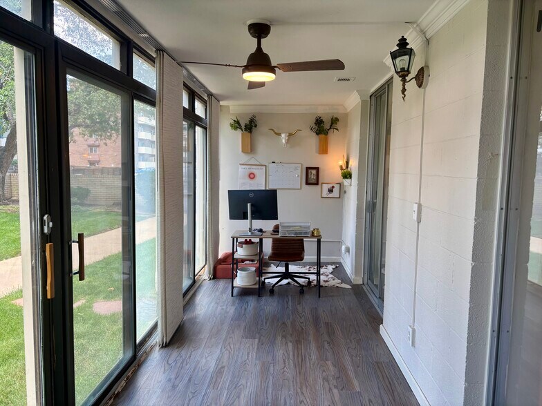 Enclosed Patio w/ Courtyard Access - 1111 Ash St