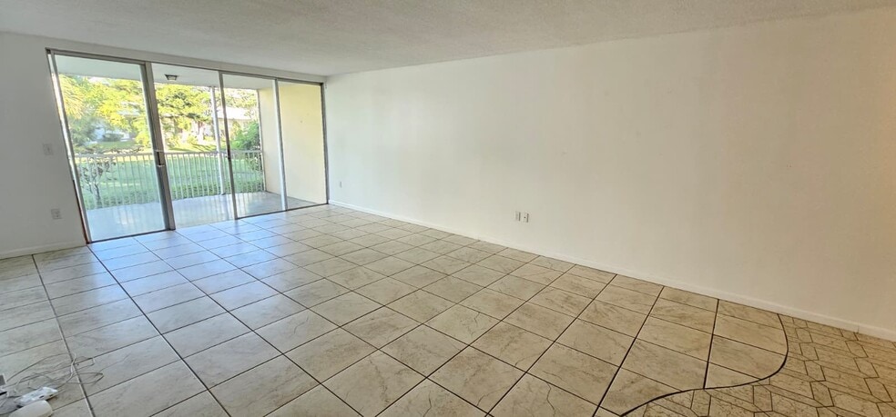 Building Photo - 1670 NE 191st St