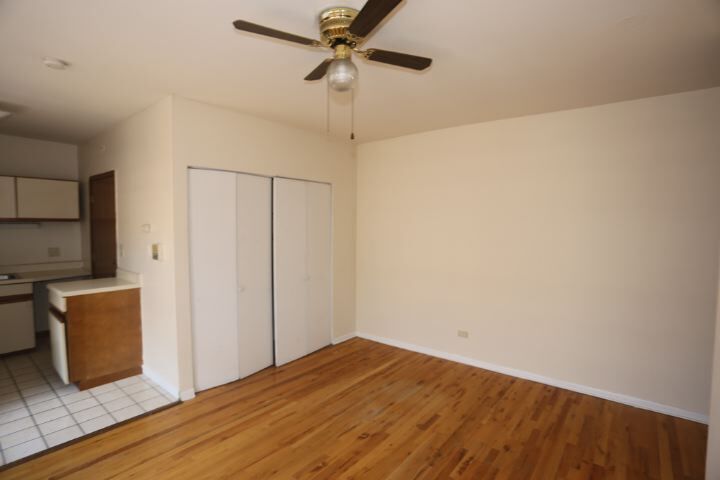 Building Photo - 838 W Cornelia Ave