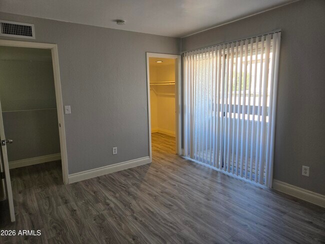 Building Photo - 2674 N 43rd Ave