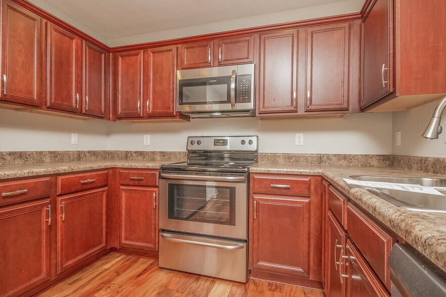 Building Photo - 406 Birdstone Dr