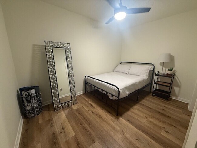 Building Photo - FULLY FURNISHED Townhome in Bobcat Village!