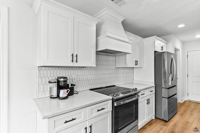 Building Photo - 241 Overton Dr