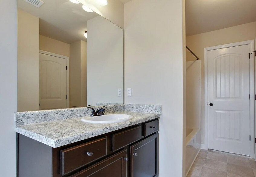 Building Photo - 133 Babbling Brook Dr