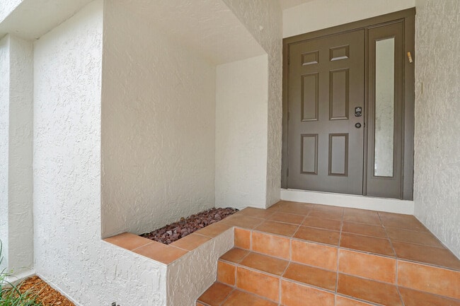 Building Photo - 5804 Fox Hollow Dr