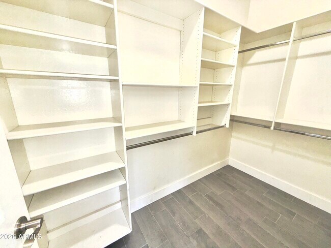 Building Photo - 7116 W Sophie Ln