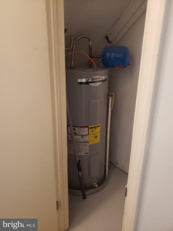 Building Photo - 369 Green Meadow Ln