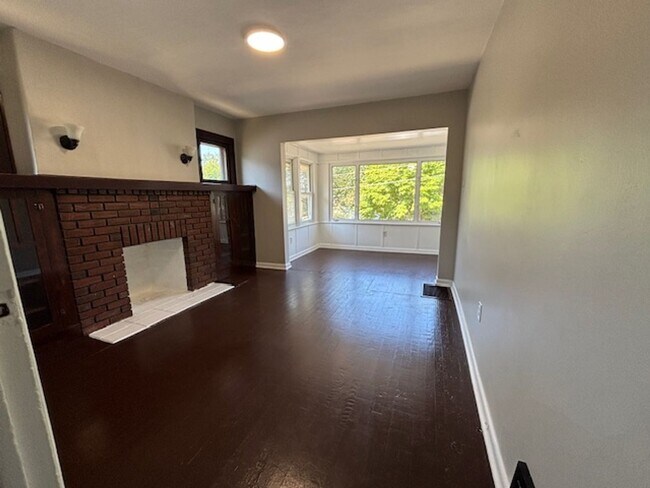 Building Photo - Classic 1928 Goodyear Heights charmer—fireplace, yard & off-street parking