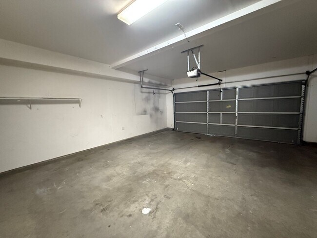 Building Photo - 2-story 4bed 2.5bath home available in Nor...