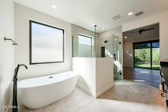 Building Photo - 6314 N 10th Dr