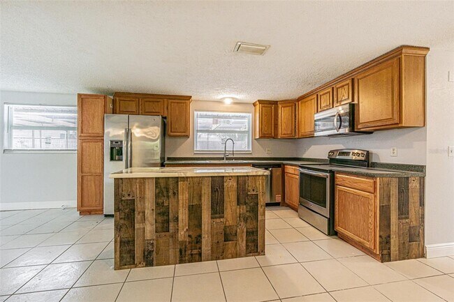 Building Photo - 6321 Spanish Main Dr