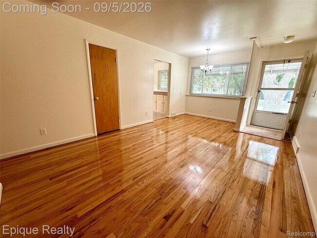 Building Photo - 5627 Clippert St