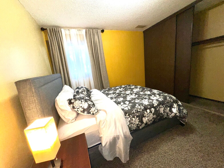 Second Bedroom - 8236 Douglas Cir N