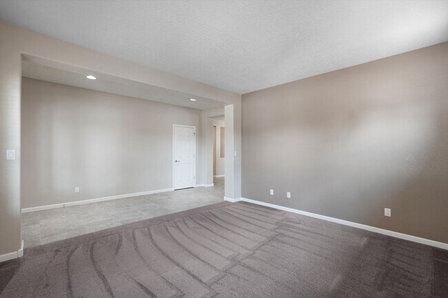Building Photo - 224 Valle Alto Dr NE