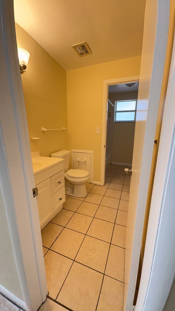 Building Photo - 3 Bedroom 1.5 Bathroom Home For Rent -Corner lot / Fenced