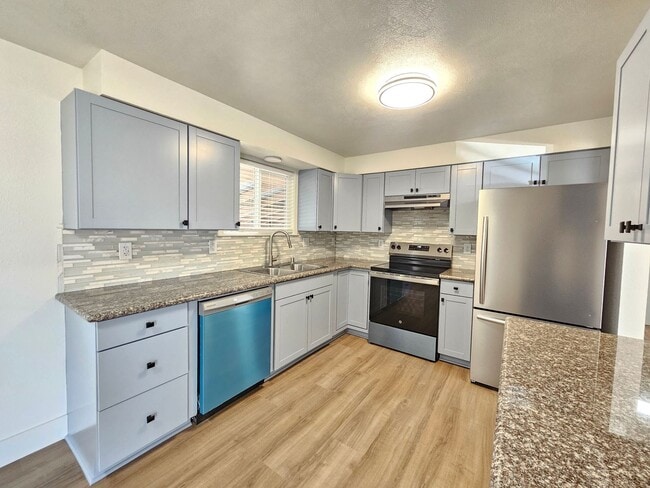 Building Photo - $1,995 - 4 Bed / 1 Bath Home with Fully Fe...